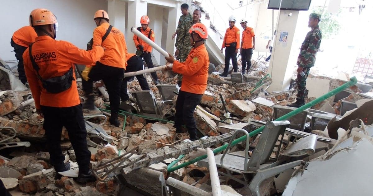BERITA TERKINI: Gempa bumi berkekekuatan 6,9 skala Richter mengguncang Indonesia, gempa kedua dalam sehari.